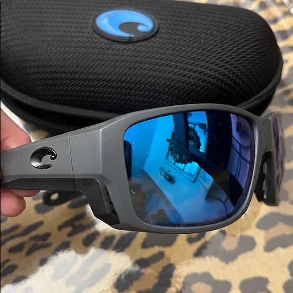 Costa Black and Gray Sunglasses - Picture 5 of 5